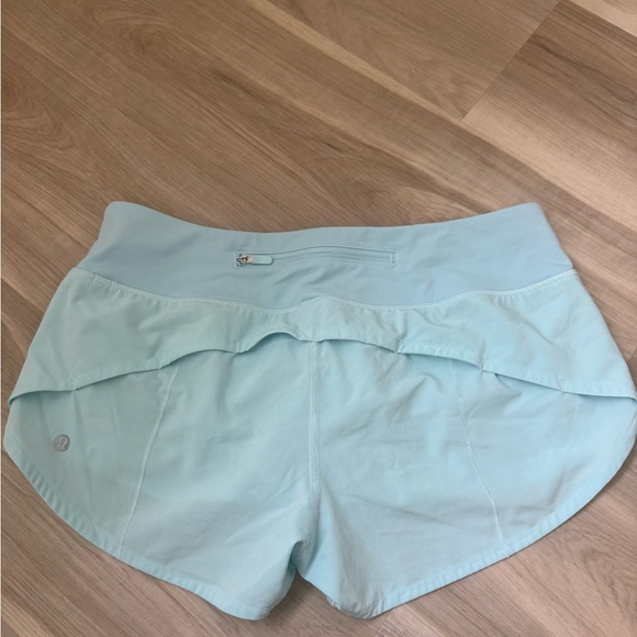 lululemon speed up shorts 2.5 - Picture 2 of 3